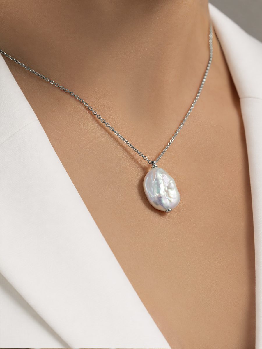Жемчуг на шее, мягкий свет – украшения MultiSilver